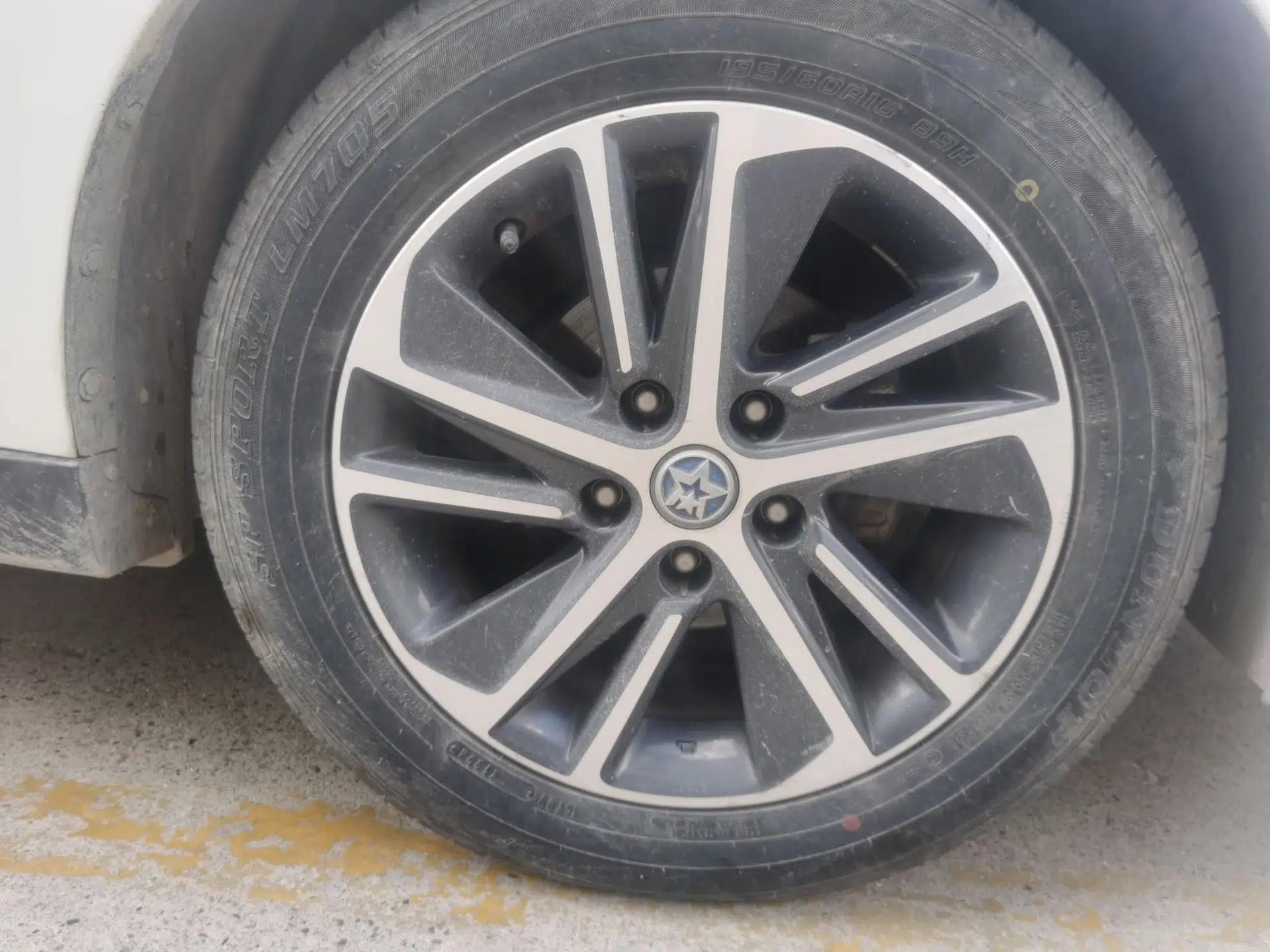 Venucia D60 2018 1.6L CVT Smart Connect Elite Edition — миниатюра 8