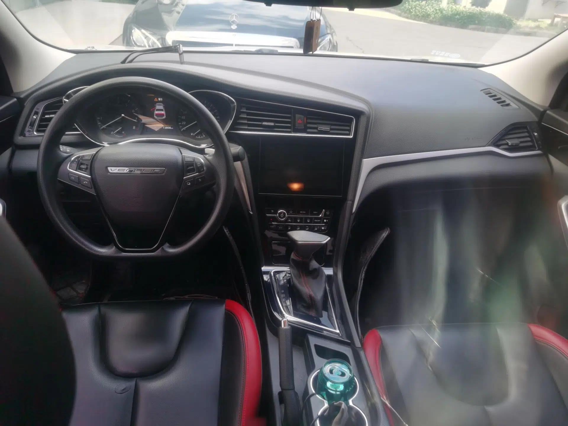 Venucia D60 2018 1.6L CVT Smart Connect Elite Edition — миниатюра 10