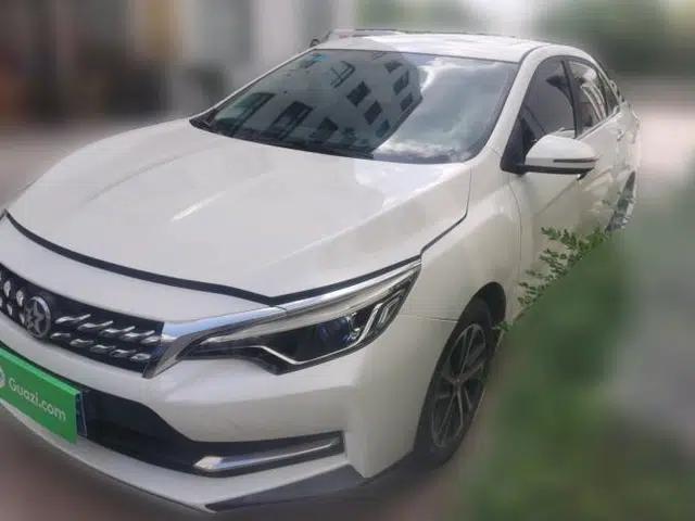 Venucia D60 2018 1.6L CVT Smart Connect Elite Edition
