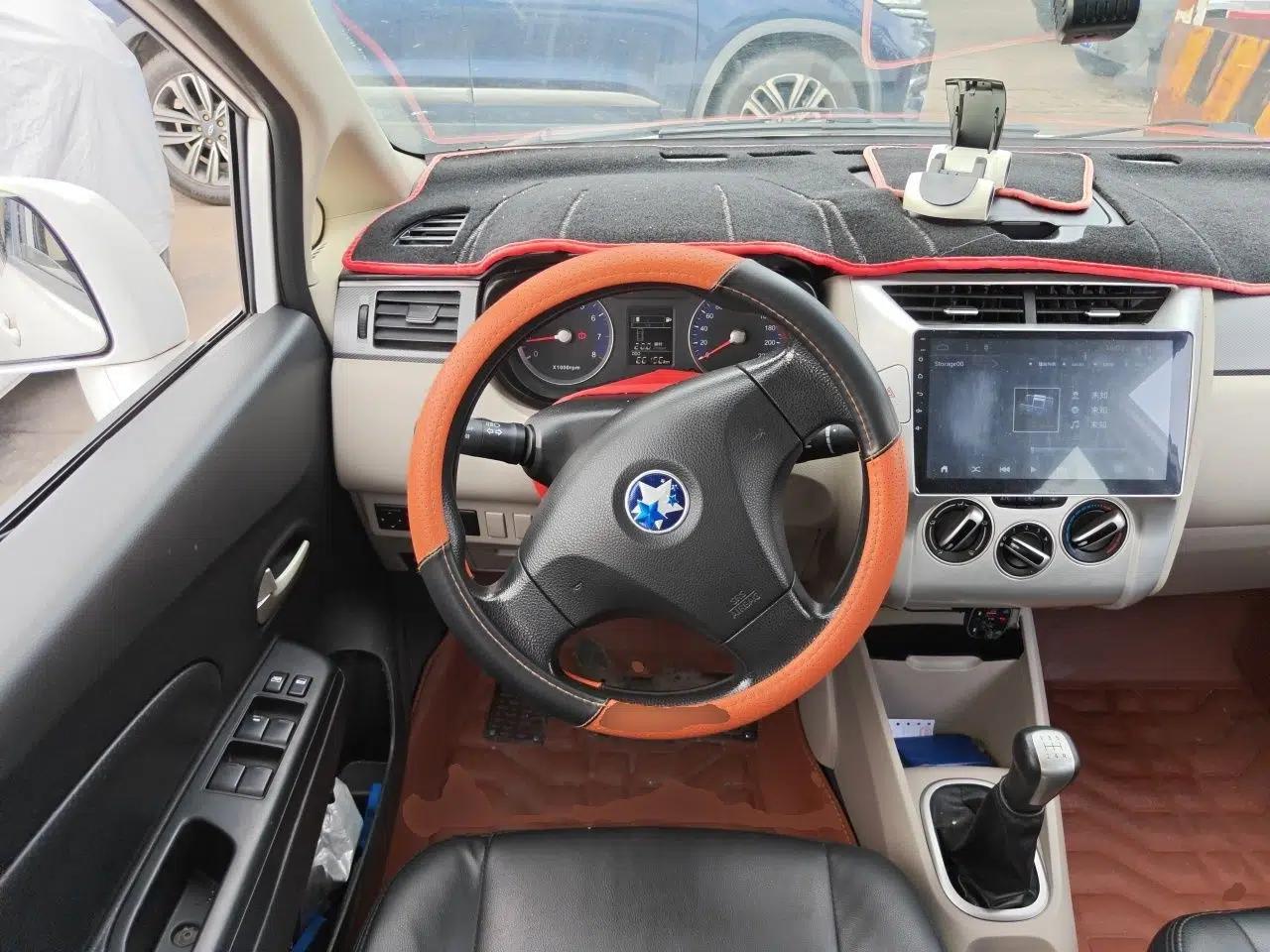 Venucia R50 2016 1.6L Manual Elite Edition — миниатюра 11