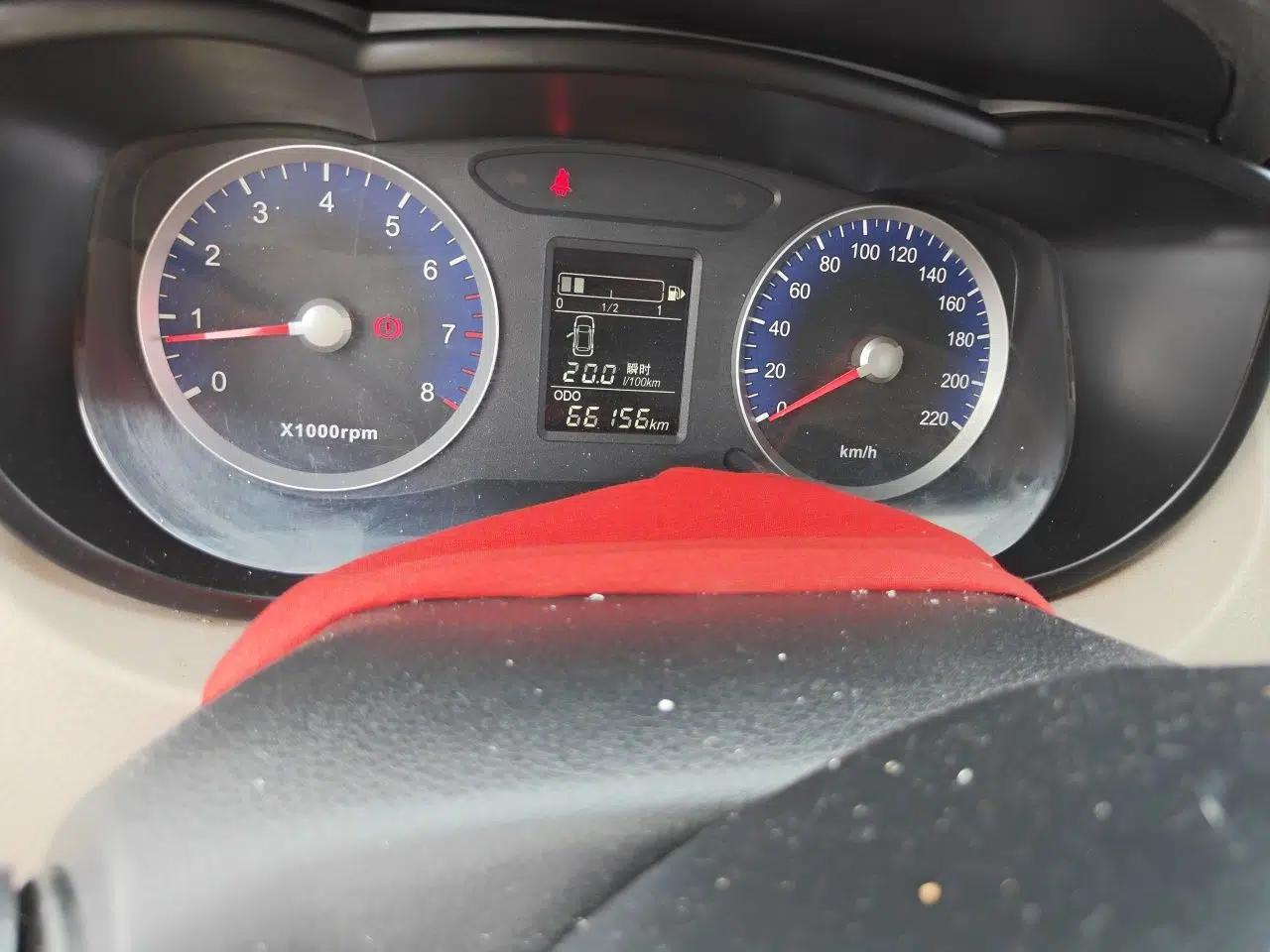 Venucia R50 2016 1.6L Manual Elite Edition — миниатюра 13