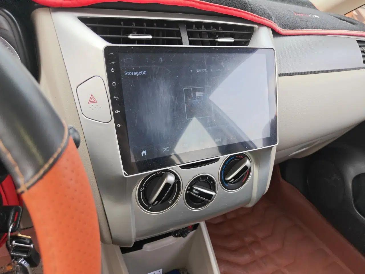 Venucia R50 2016 1.6L Manual Elite Edition — миниатюра 14