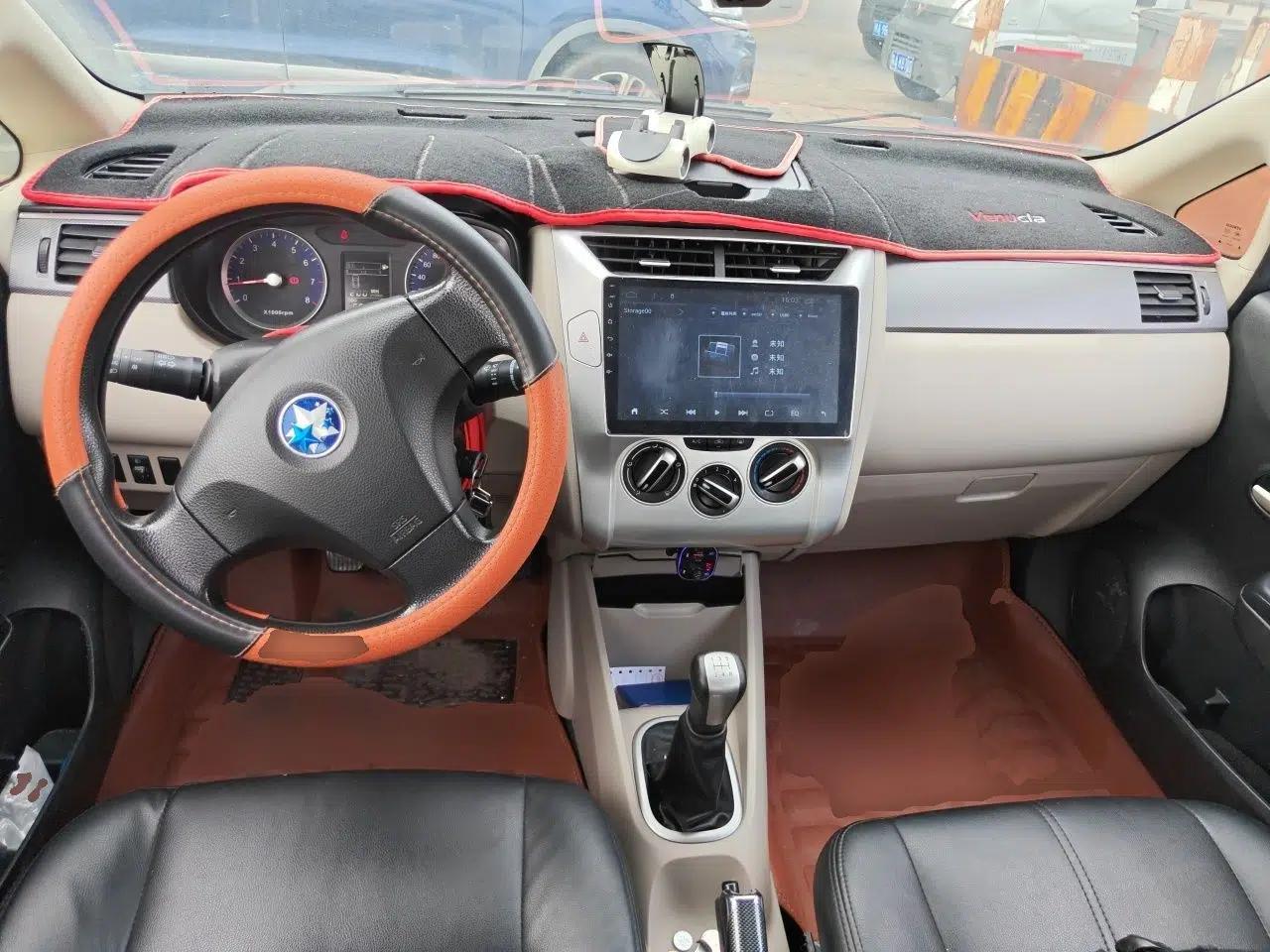 Venucia R50 2016 1.6L Manual Elite Edition — миниатюра 10