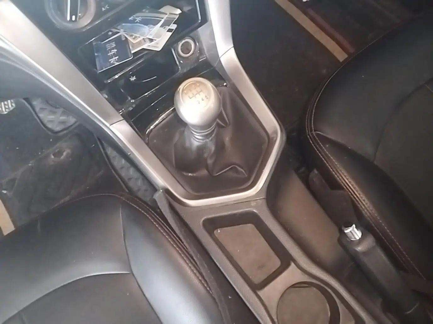 Venucia T70 2016 2.0L Manual RuiQu Version — миниатюра 17