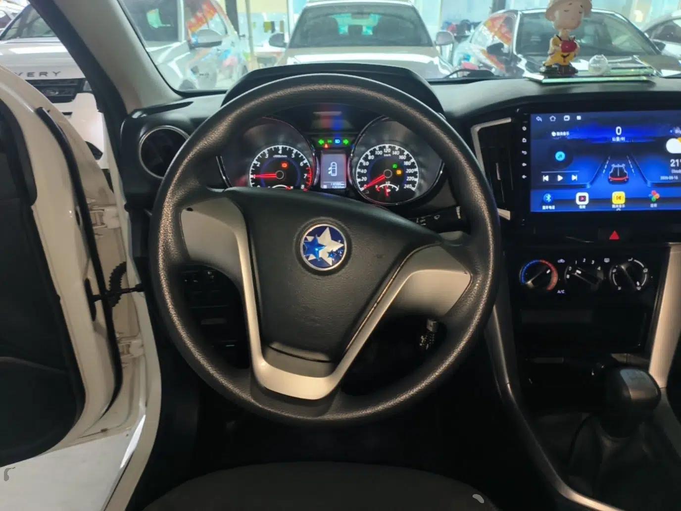 Venucia T70 2016 1.6L Manual Ruixing Edition — миниатюра 14