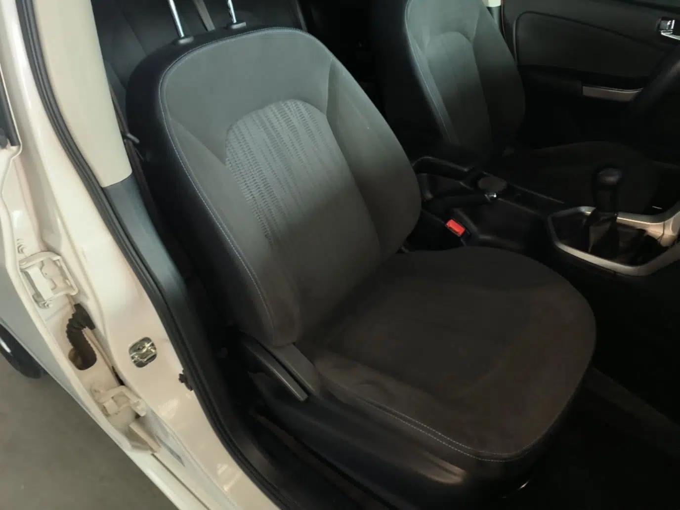 Venucia T70 2016 1.6L Manual Ruixing Edition — миниатюра 23