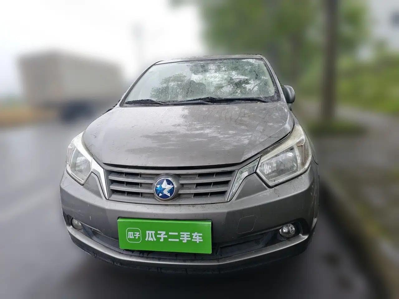 Venucia D50 2013 1.6L Manual Luxury Edition — миниатюра 2