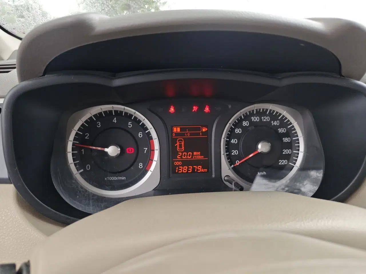 Venucia D50 2013 1.6L Manual Luxury Edition — миниатюра 12