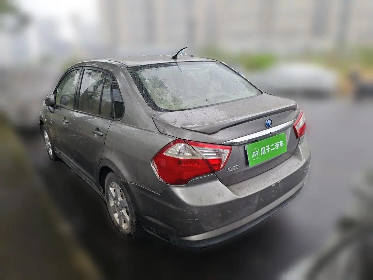 Venucia D50 2013 1.6L Manual Luxury Edition — миниатюра 4