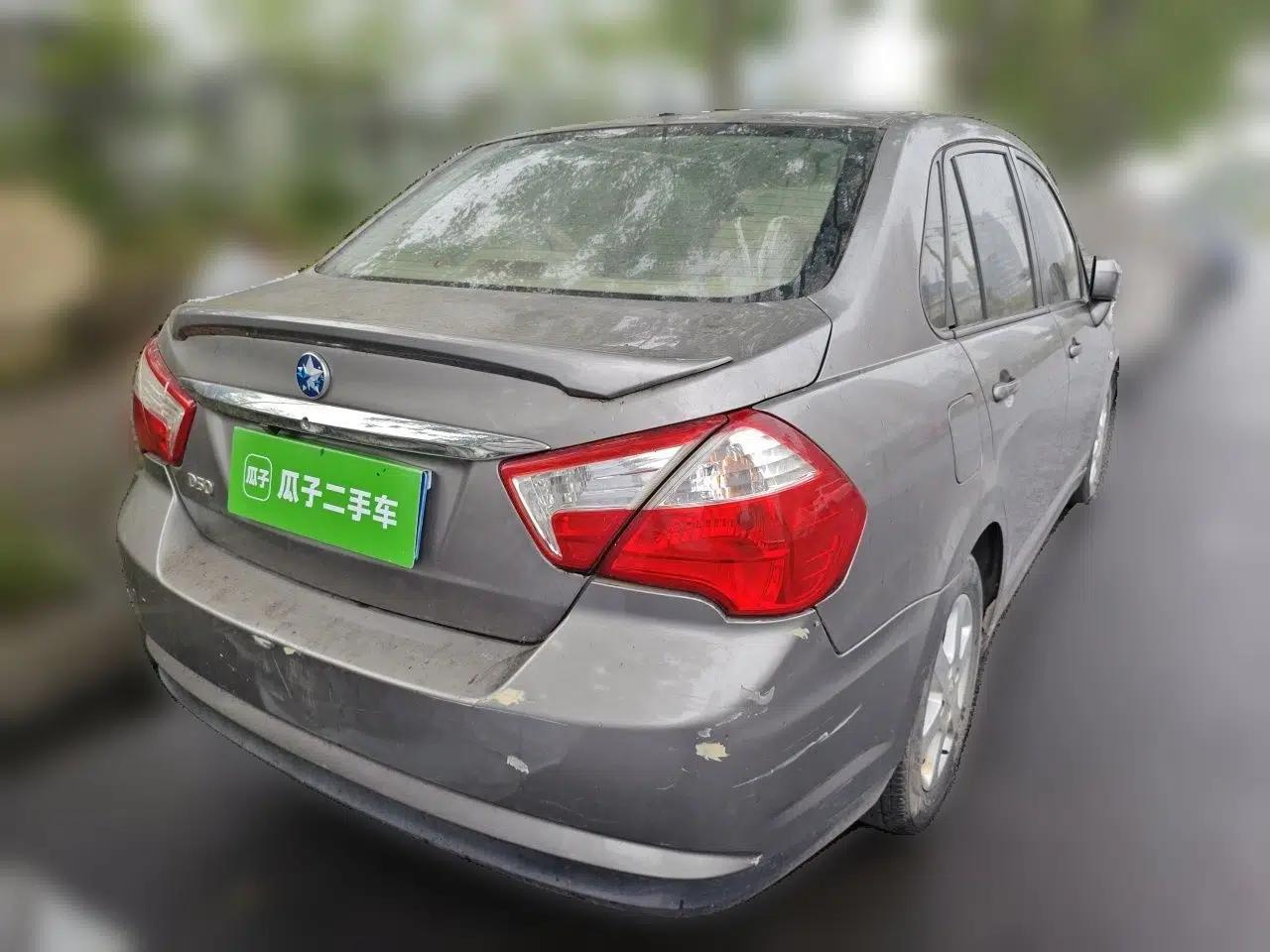 Venucia D50 2013 1.6L Manual Luxury Edition — миниатюра 6