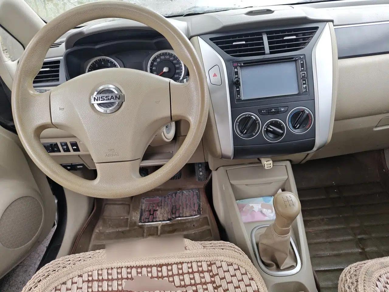 Venucia D50 2013 1.6L Manual Luxury Edition — миниатюра 10