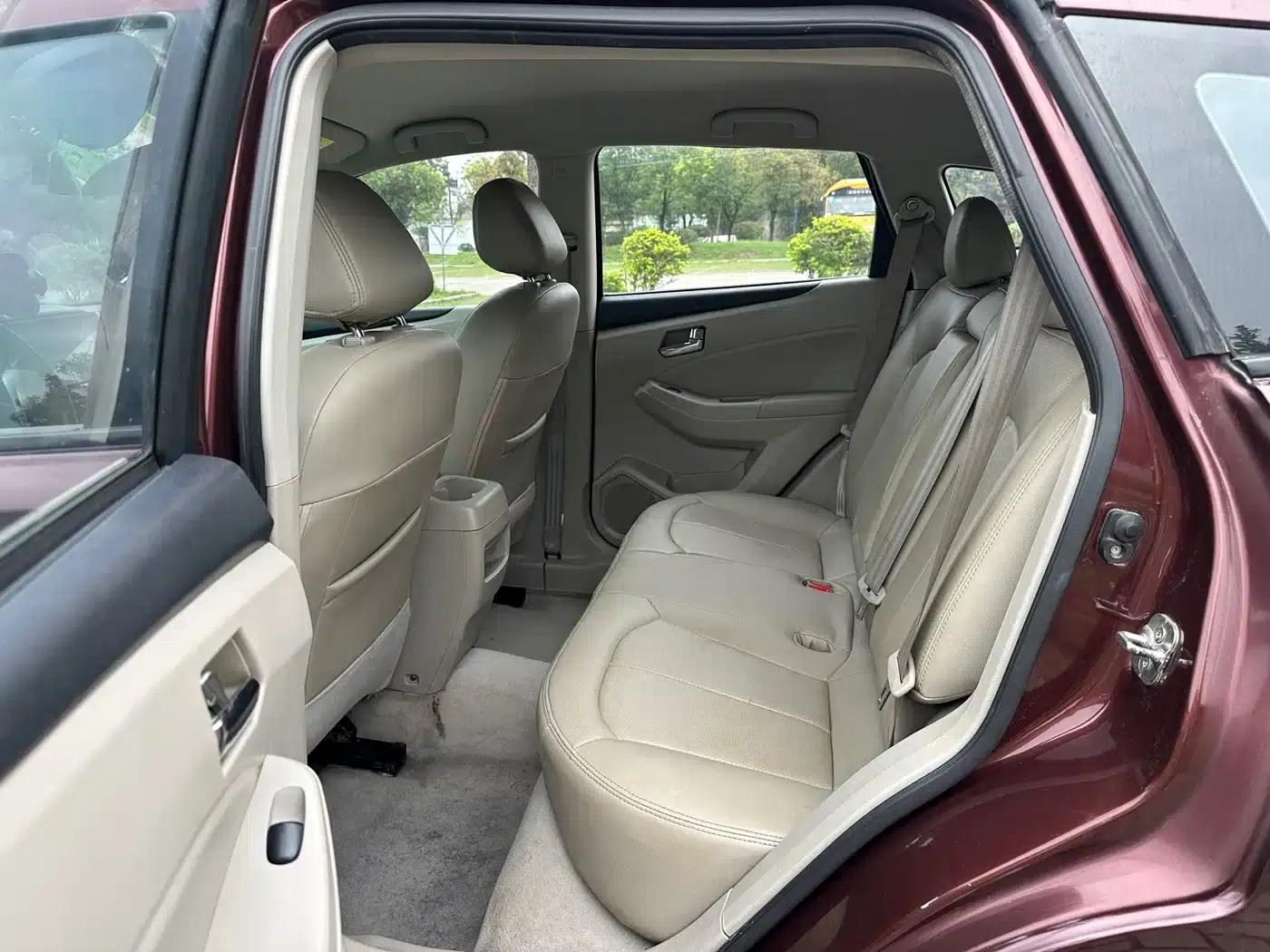 Venucia T70 2015 2.0L CVT Smart Edition — миниатюра 11