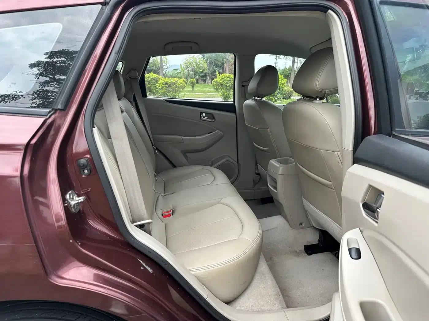 Venucia T70 2015 2.0L CVT Smart Edition — миниатюра 10