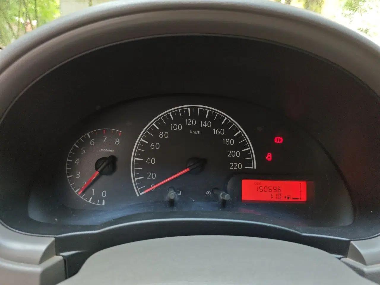 Nissan Sunny 2011 1.5XE Manual Comfort Edition — миниатюра 12