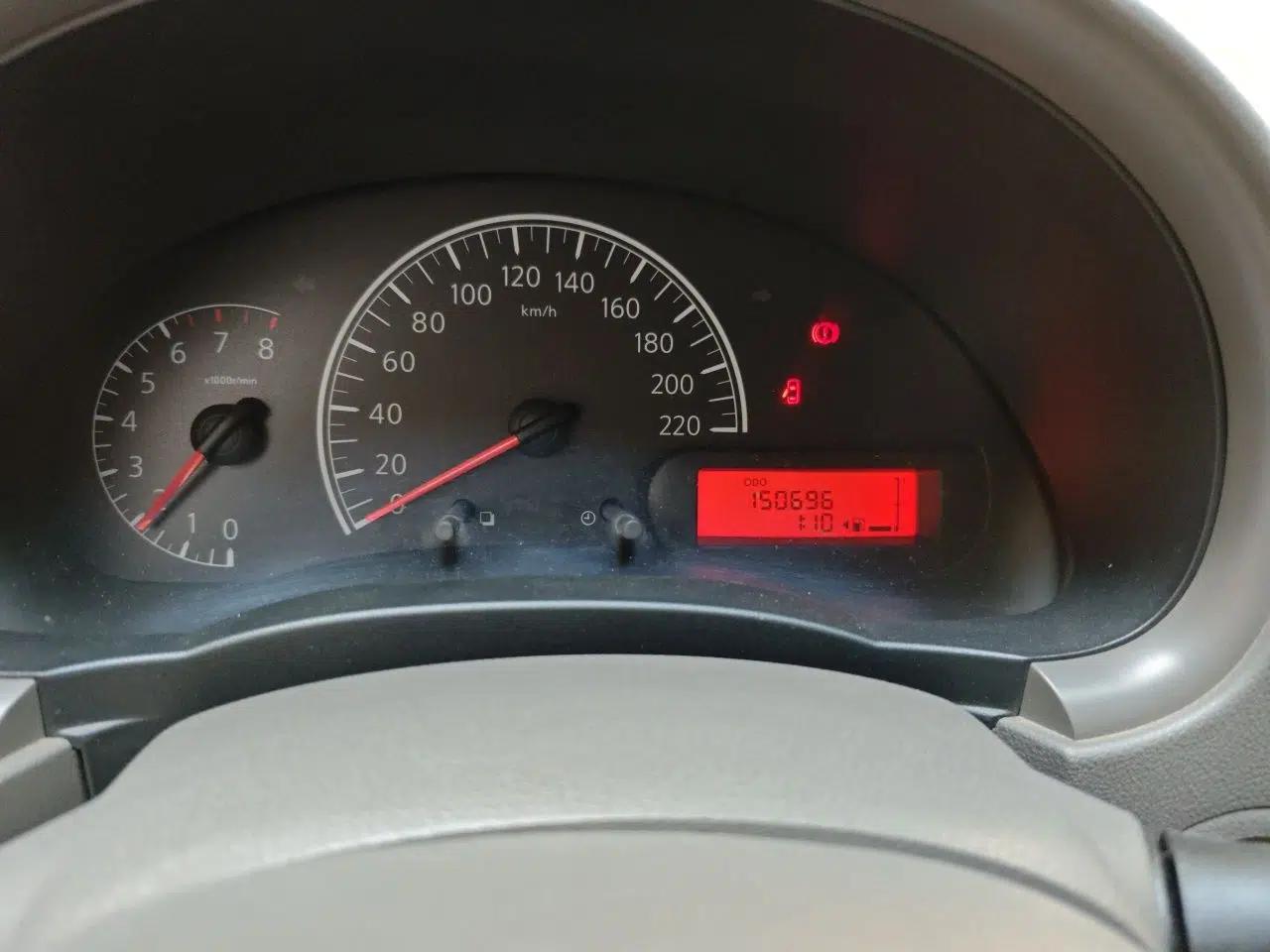 Nissan Sunny 2011 1.5XE Manual Comfort Edition — миниатюра 13