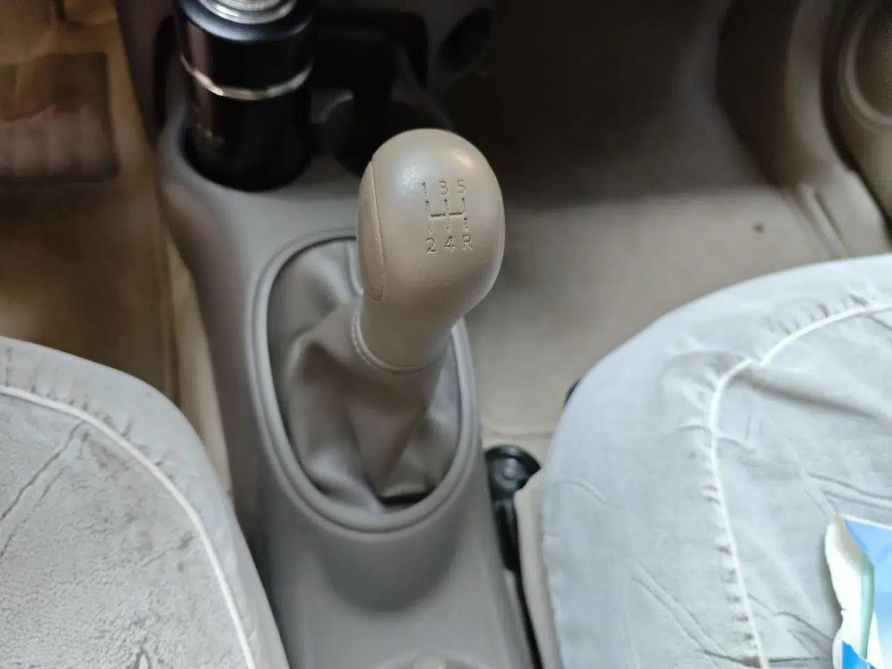 Nissan Sunny 2011 1.5XE Manual Comfort Edition — миниатюра 15