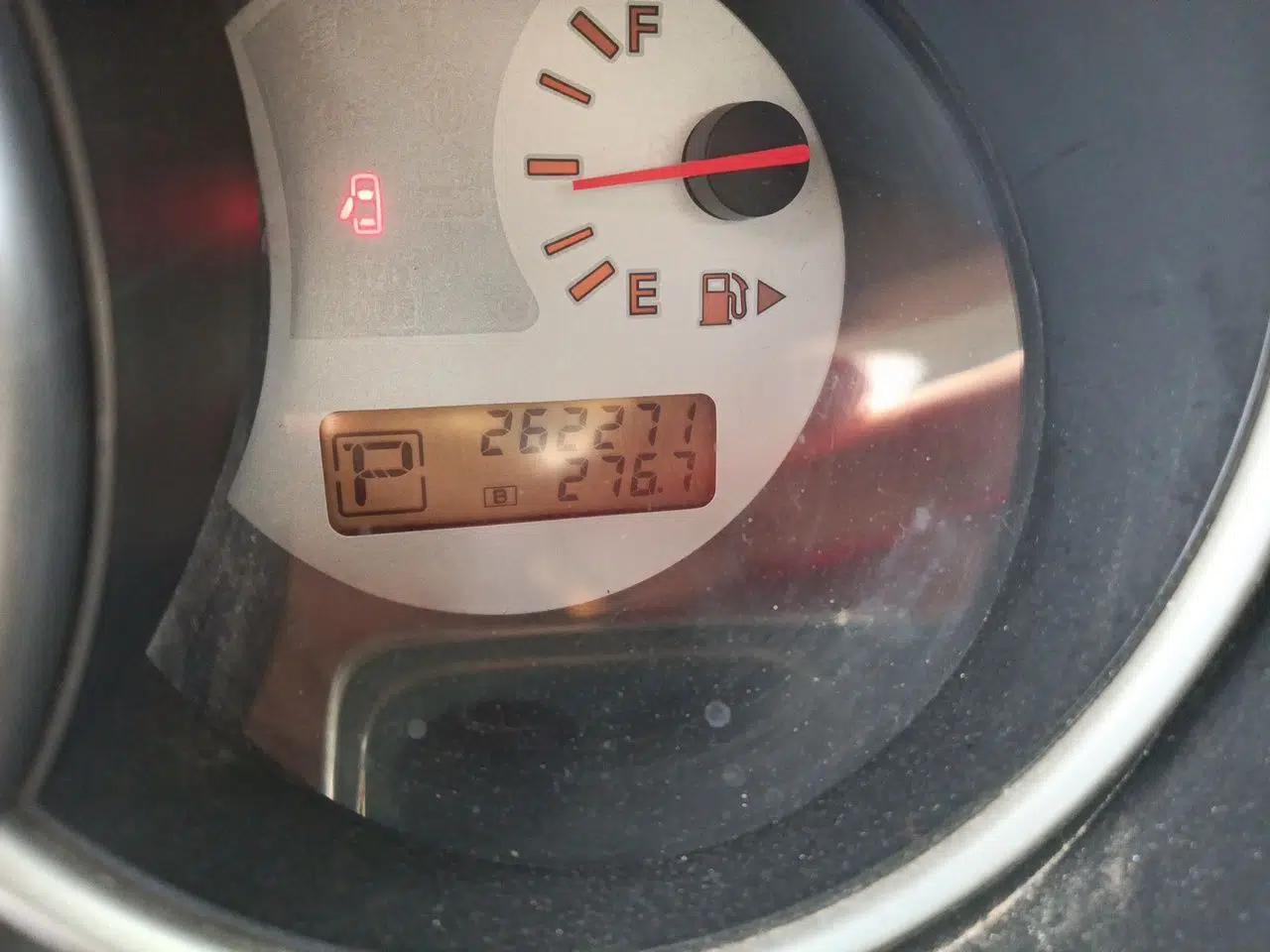 Nissan Livina 2010 Jingyue Edition 1.6L Automatic XuanNeng Model — миниатюра 13