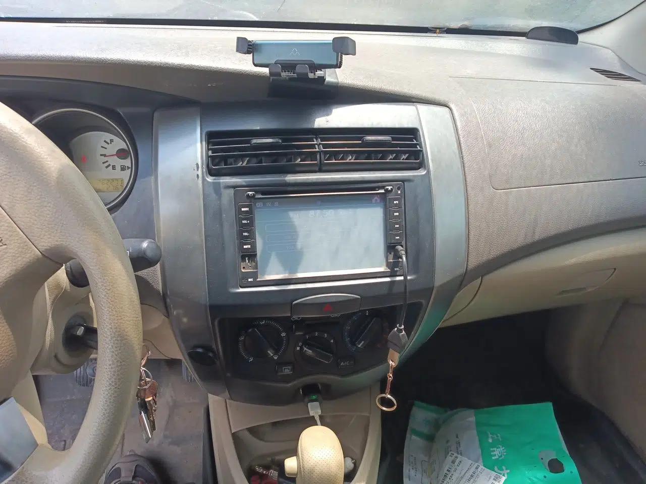 Nissan Livina 2010 Jingyue Edition 1.6L Automatic XuanNeng Model — миниатюра 14