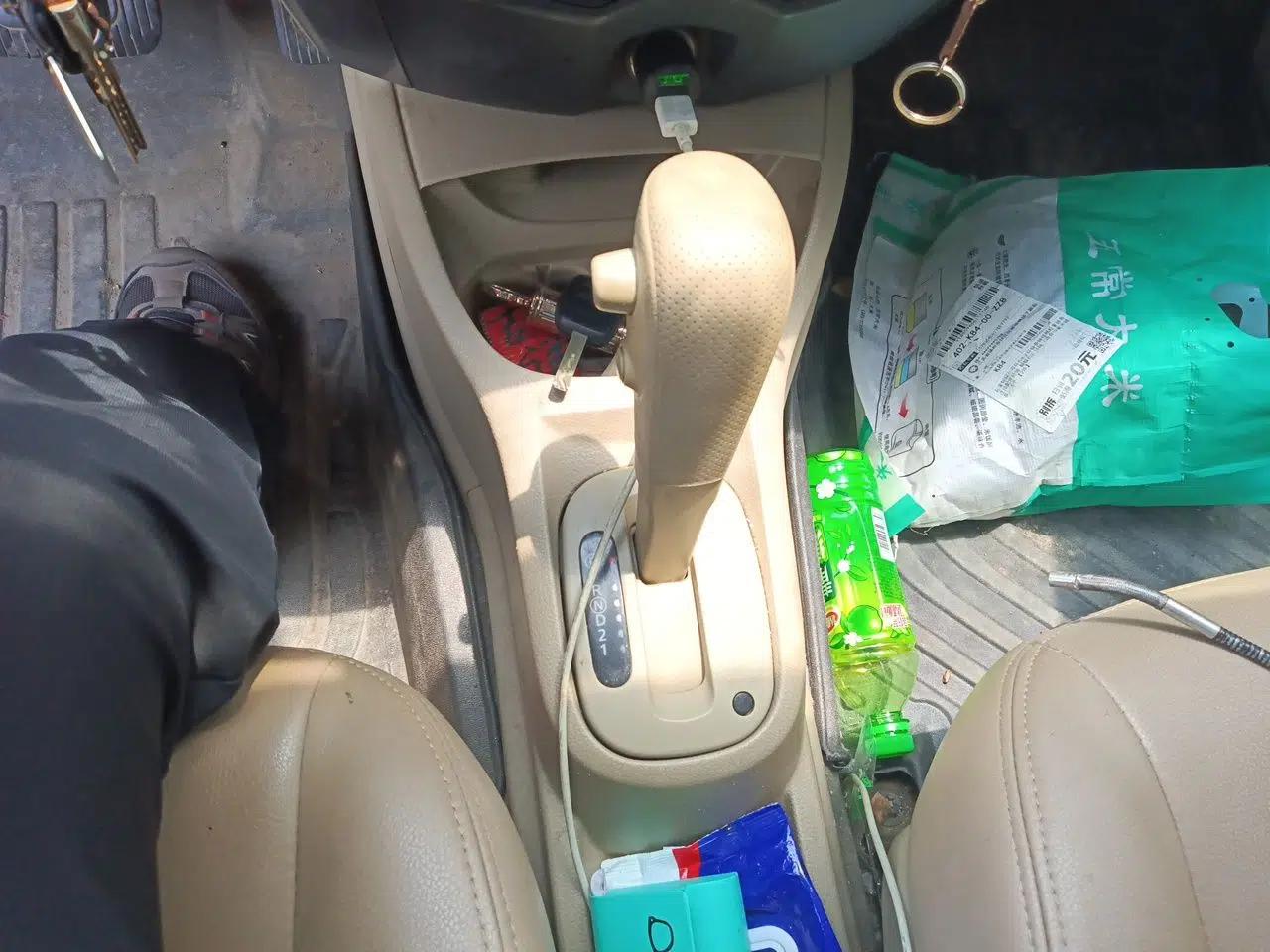 Nissan Livina 2010 Jingyue Edition 1.6L Automatic XuanNeng Model — миниатюра 15