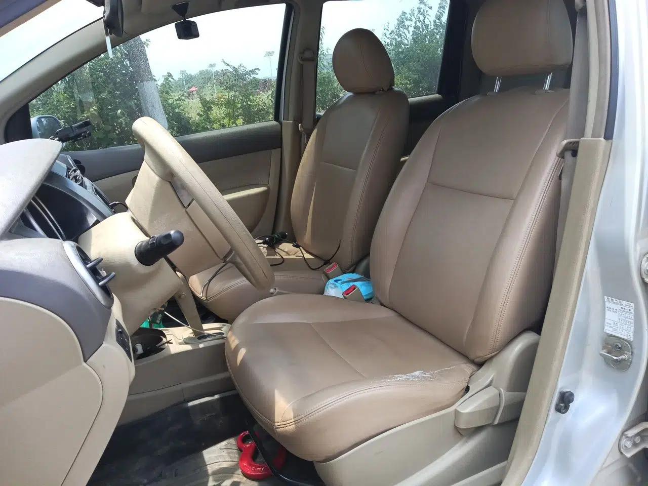 Nissan Livina 2010 Jingyue Edition 1.6L Automatic XuanNeng Model — миниатюра 16
