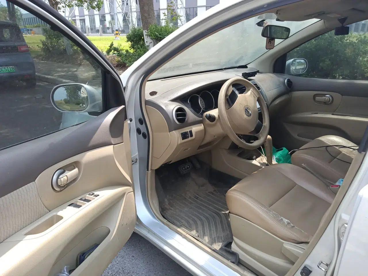 Nissan Livina 2010 Jingyue Edition 1.6L Automatic XuanNeng Model — миниатюра 17