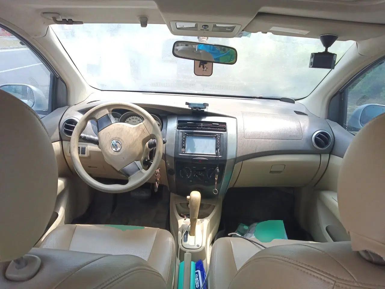 Nissan Livina 2010 Jingyue Edition 1.6L Automatic XuanNeng Model — миниатюра 10