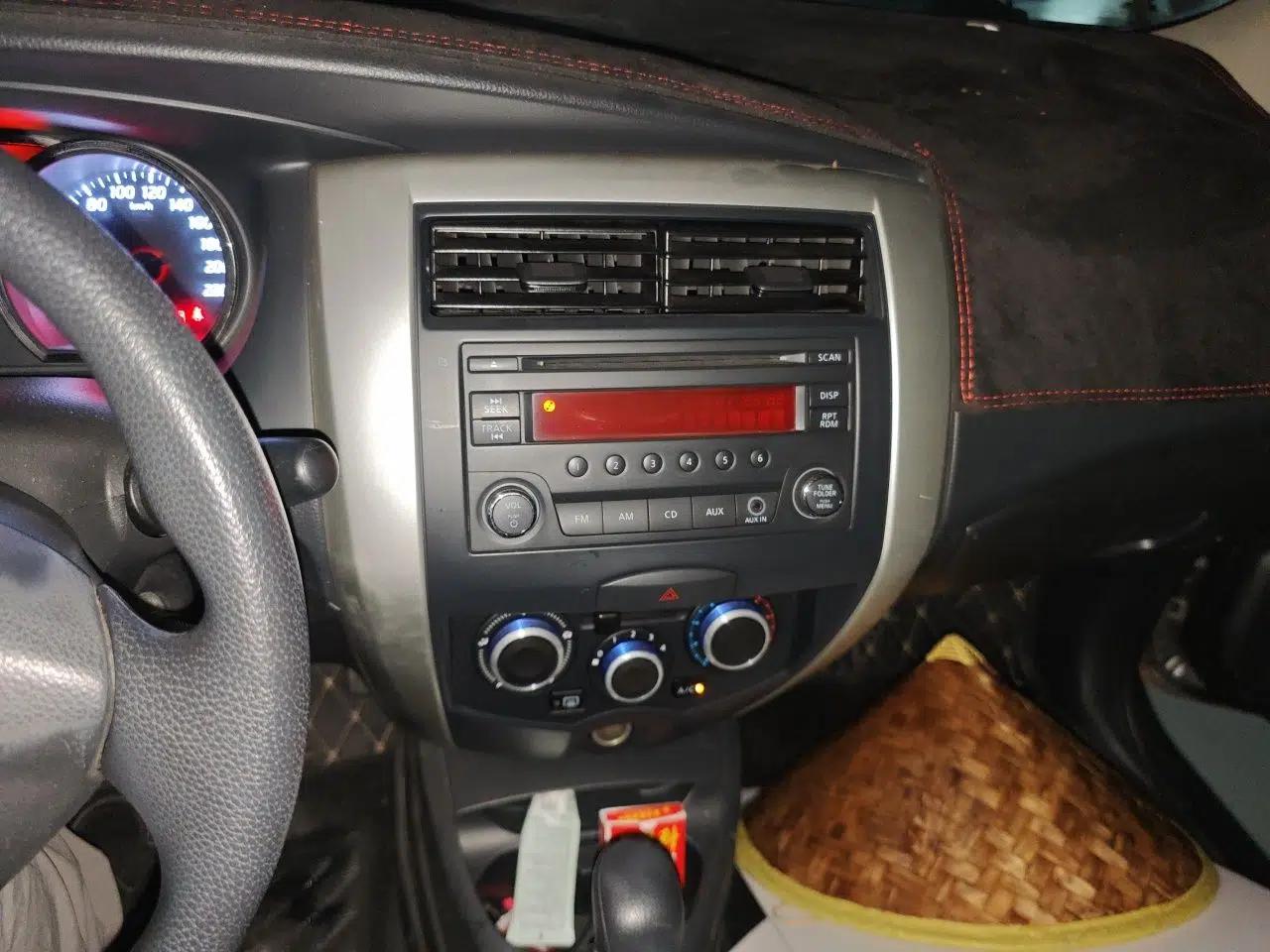 Nissan Livina 2015 1.6XE CVT Comfort Edition — миниатюра 14