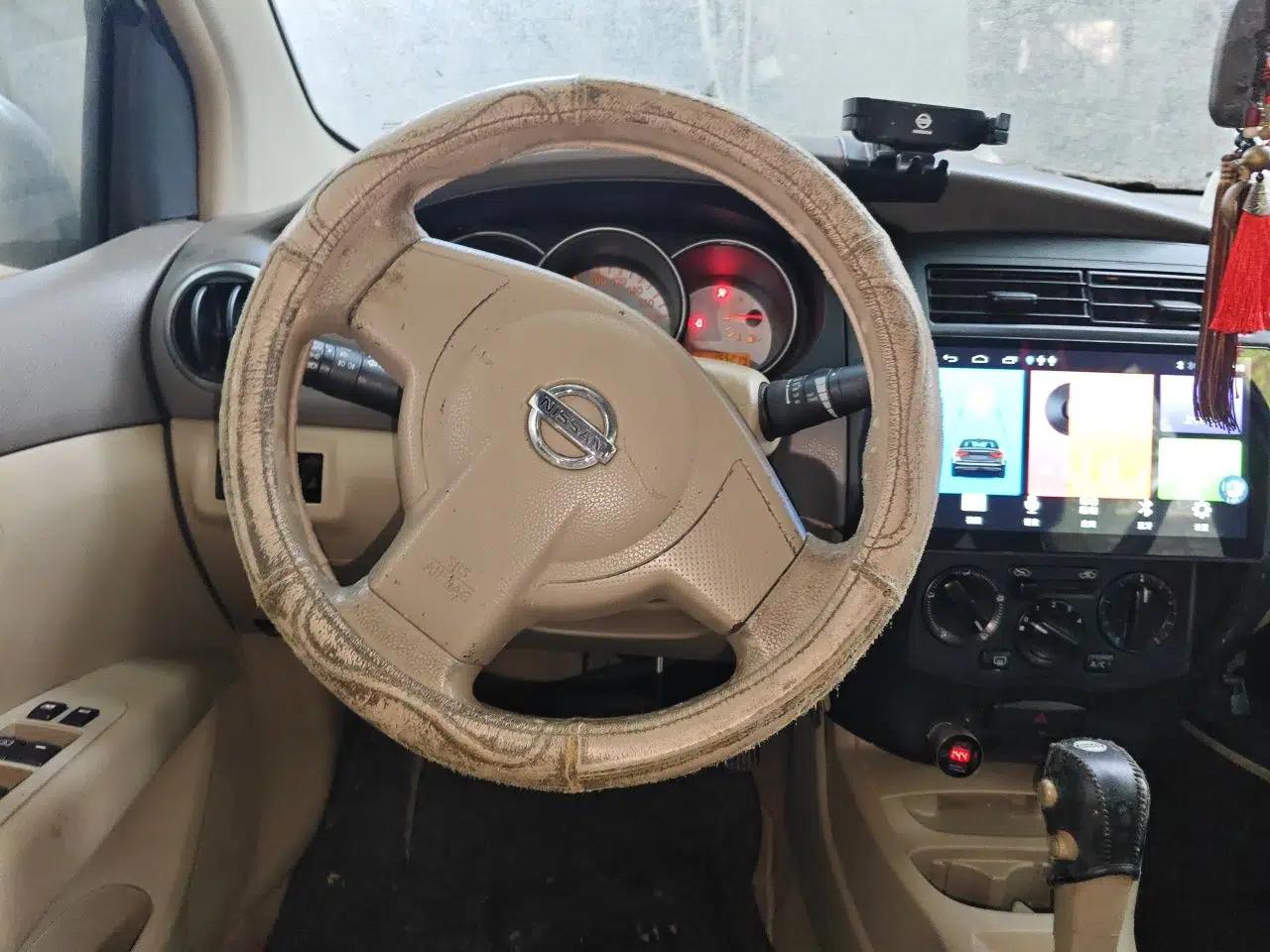 Nissan Livina 2010 Jingyue Edition 1.6L Automatic Supercharged Model — миниатюра 11