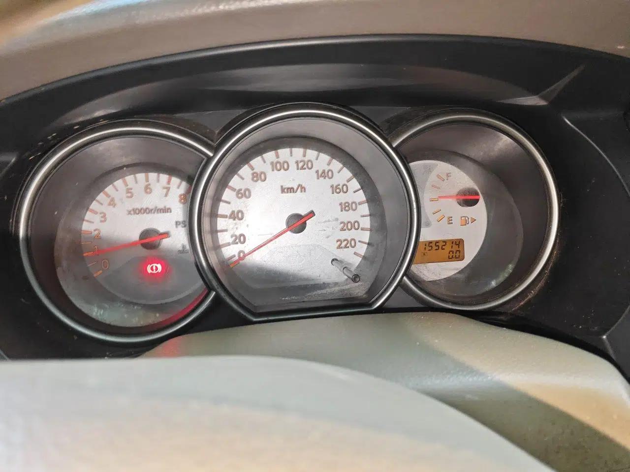 Nissan Livina 2010 Jingyue Edition 1.6L Automatic Supercharged Model — миниатюра 12