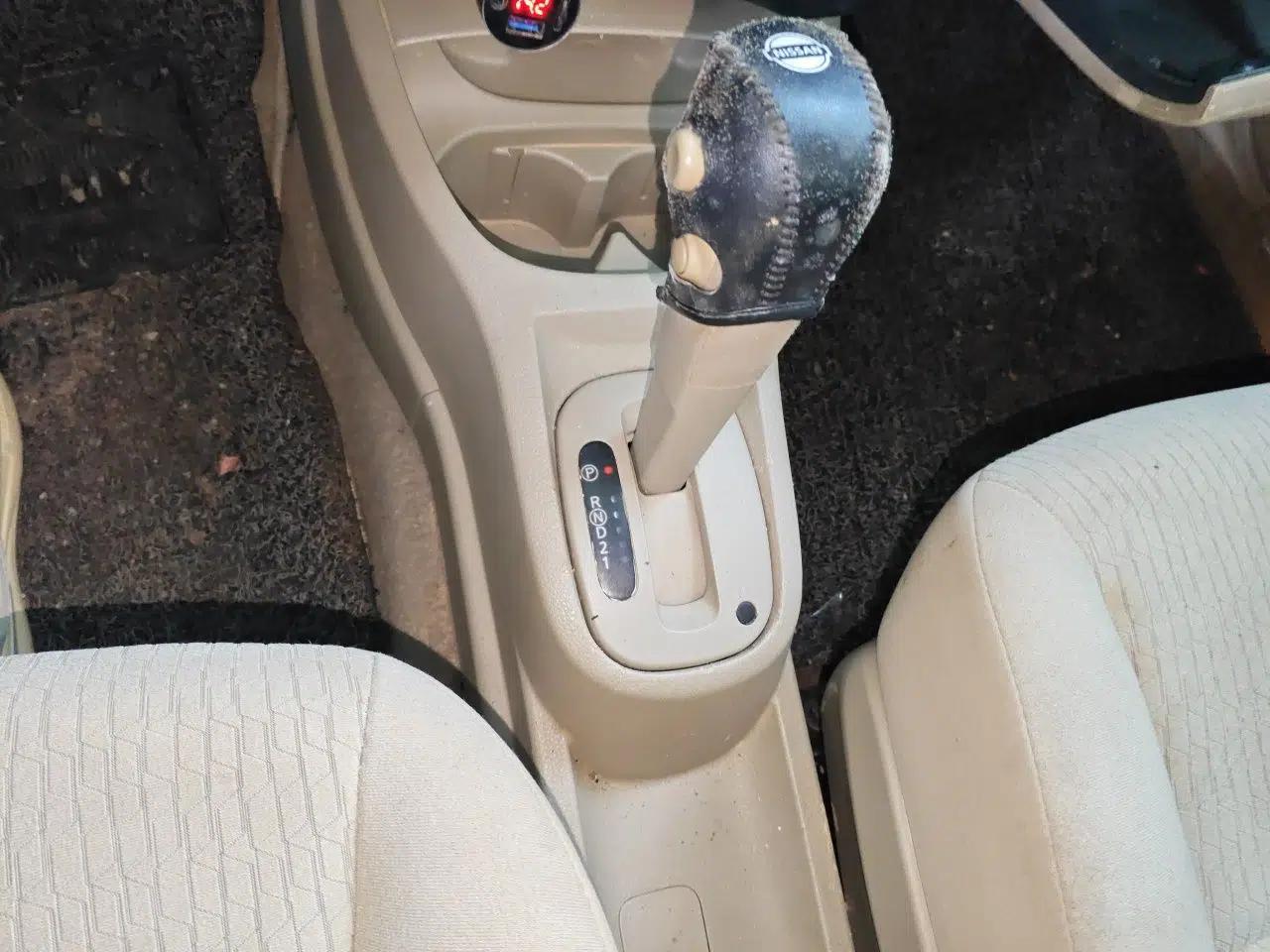 Nissan Livina 2010 Jingyue Edition 1.6L Automatic Supercharged Model — миниатюра 15