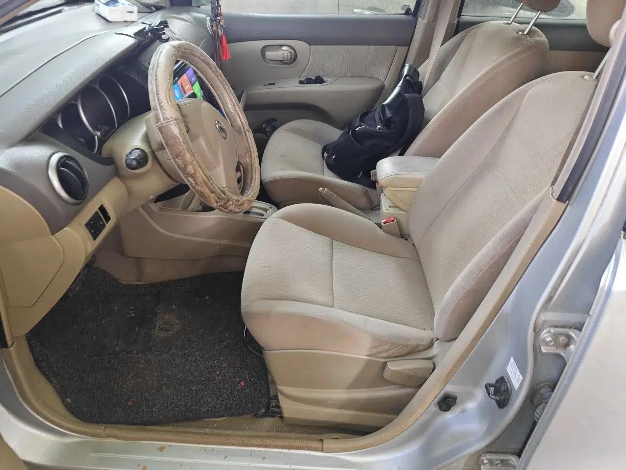 Nissan Livina 2010 Jingyue Edition 1.6L Automatic Supercharged Model — миниатюра 16