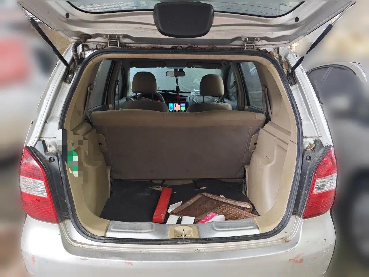 Nissan Livina 2010 Jingyue Edition 1.6L Automatic Supercharged Model — миниатюра 20