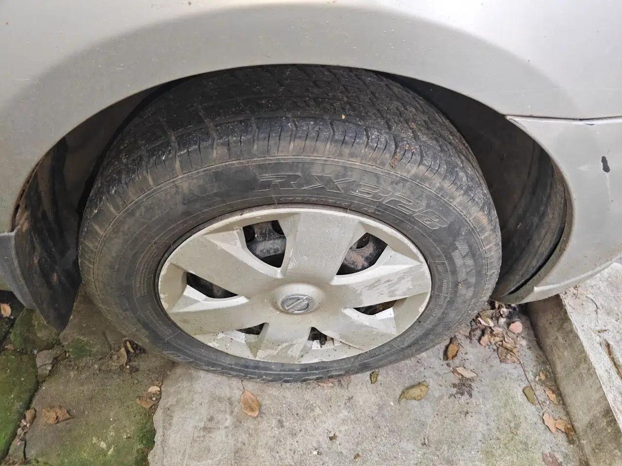 Nissan Livina 2010 Jingyue Edition 1.6L Automatic Supercharged Model — миниатюра 8