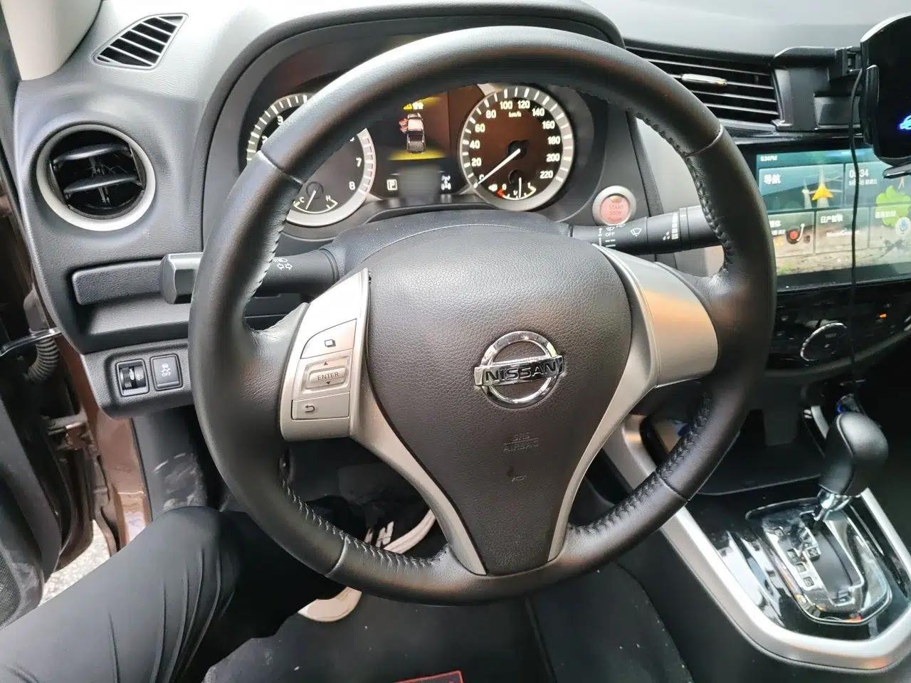 Nissan Navara 2021 2.5L Automatic 4x4 Premium Version QR25 — миниатюра 11