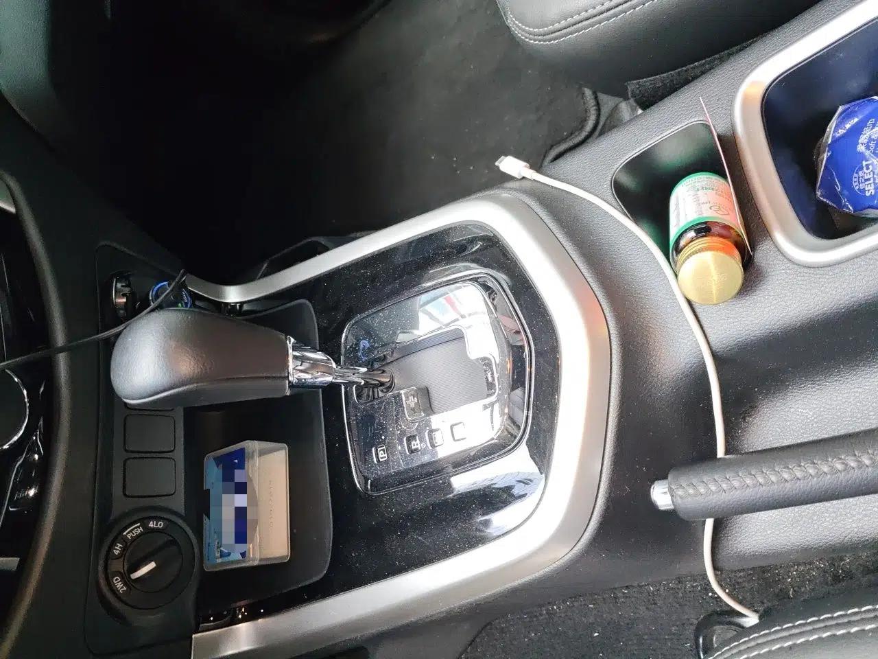 Nissan Navara 2021 2.5L Automatic 4x4 Premium Version QR25 — миниатюра 15
