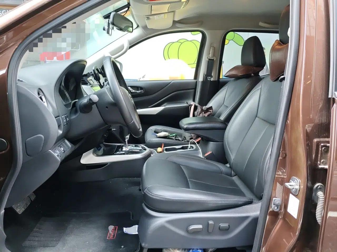 Nissan Navara 2021 2.5L Automatic 4x4 Premium Version QR25 — миниатюра 16