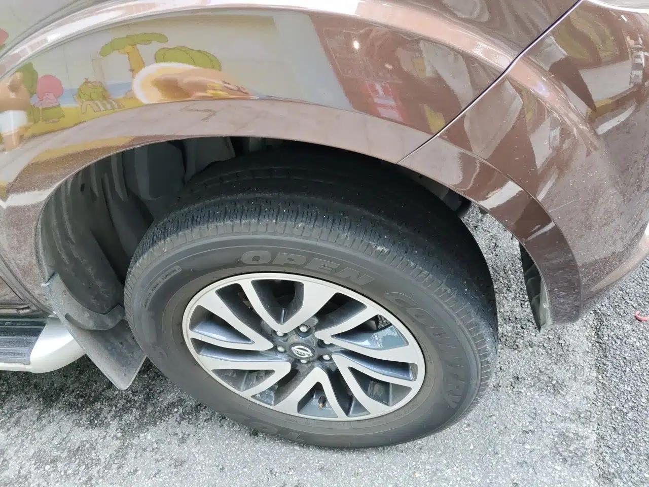 Nissan Navara 2021 2.5L Automatic 4x4 Premium Version QR25 — миниатюра 8