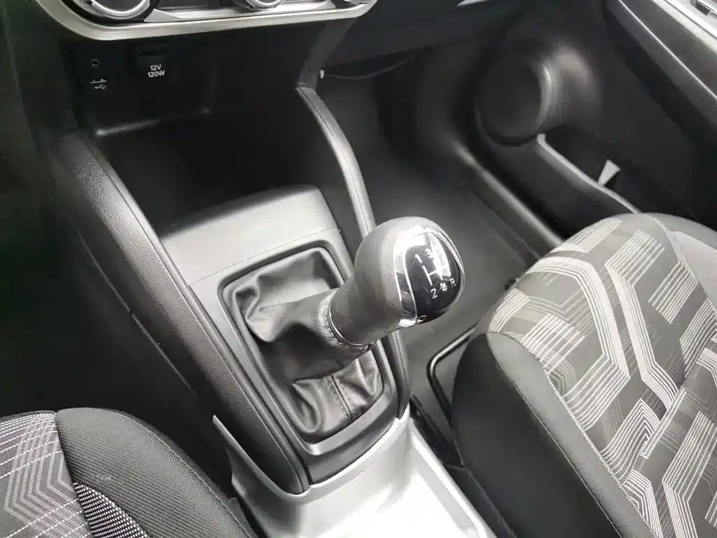 Nissan Kicks 2020 1.5L XE Manual Sport Edition — миниатюра 13