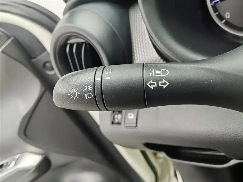 Nissan Kicks 2020 1.5L XE Manual Sport Edition — миниатюра 21