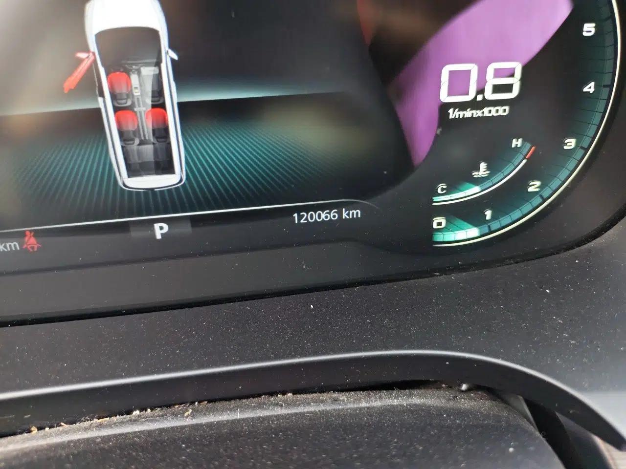 Roewe iMAX8 2022 400TGI Celebration Edition — миниатюра 13
