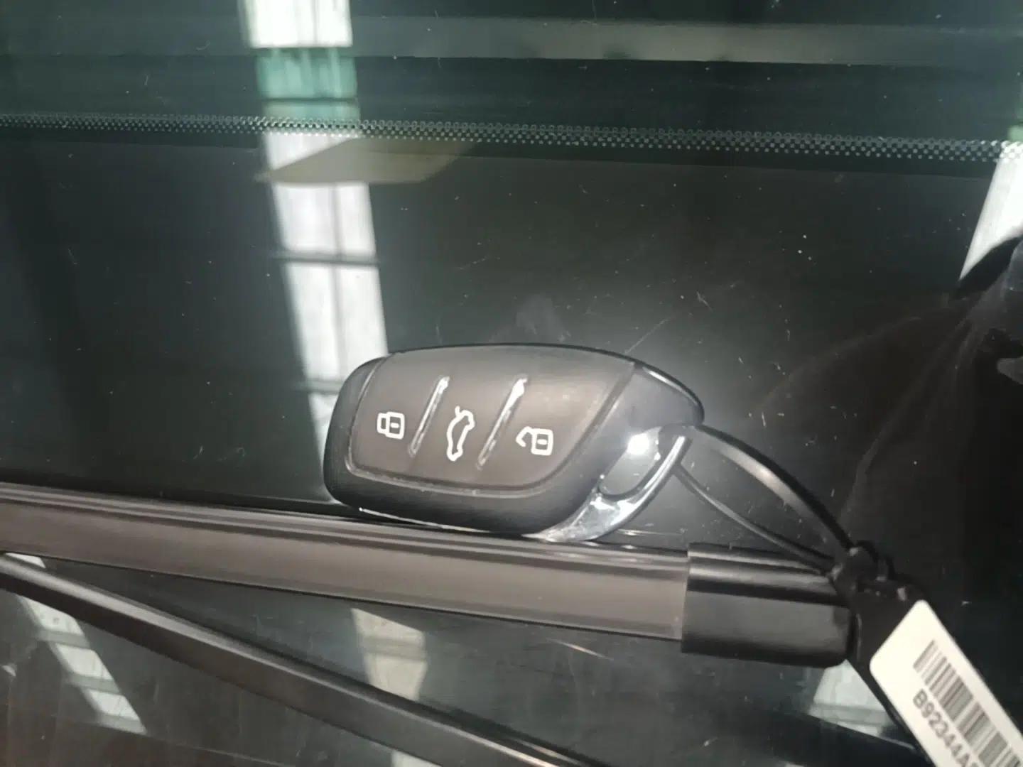 Roewe D7 2023 DMH 125km Flagship Edition — миниатюра 12