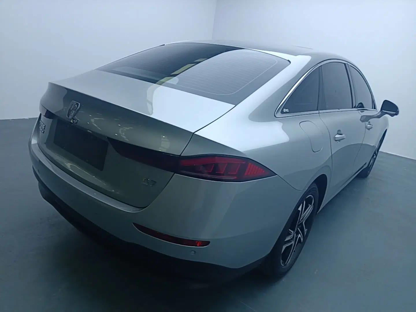 Roewe D7 2023 DMH 125km Flagship Edition — миниатюра 6