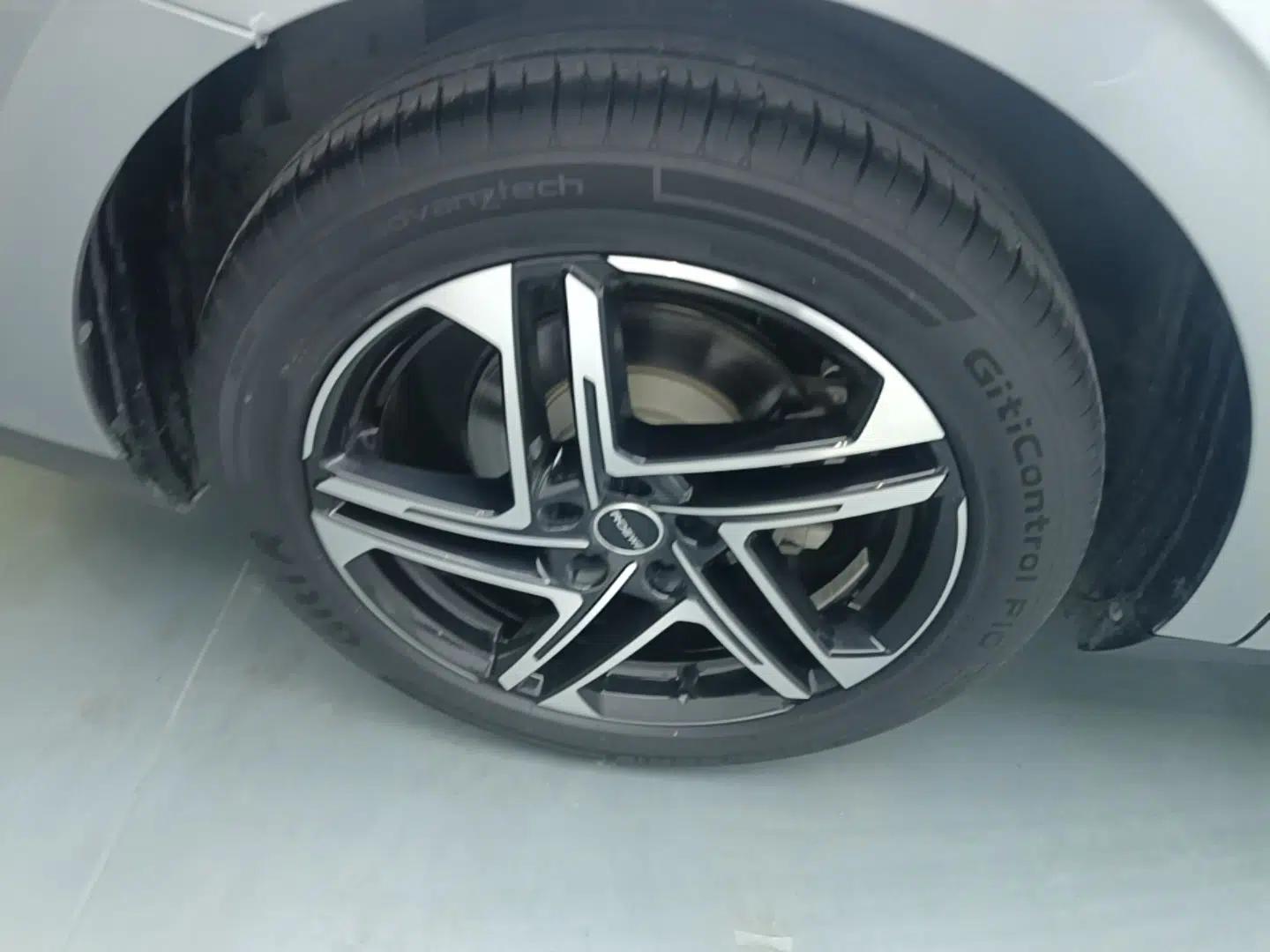 Roewe D7 2023 DMH 125km Flagship Edition — миниатюра 10