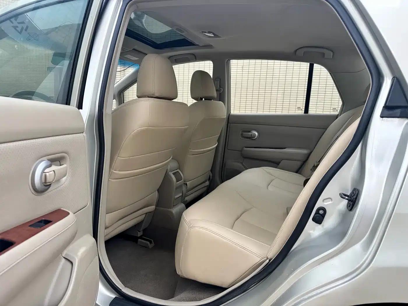 Tiida 2008 1.6L Automatic Intelligent — миниатюра 10