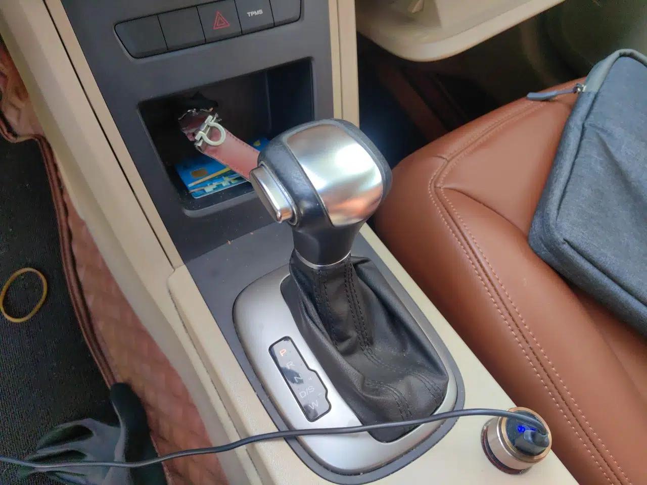 Roewe 350 2015 1.5L Automatic Luxury Sunroof Edition — миниатюра 15