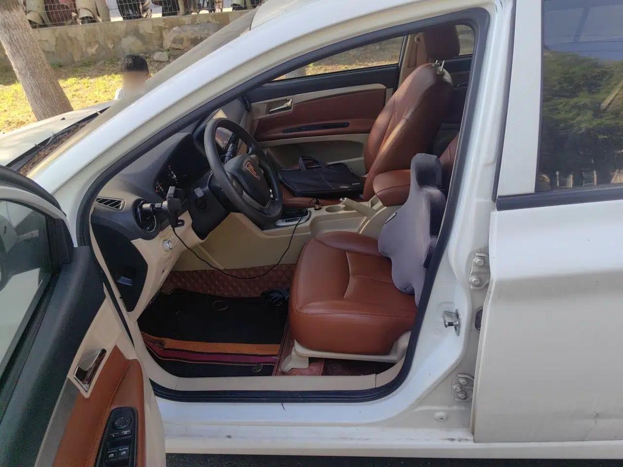 Roewe 350 2015 1.5L Automatic Luxury Sunroof Edition — миниатюра 16