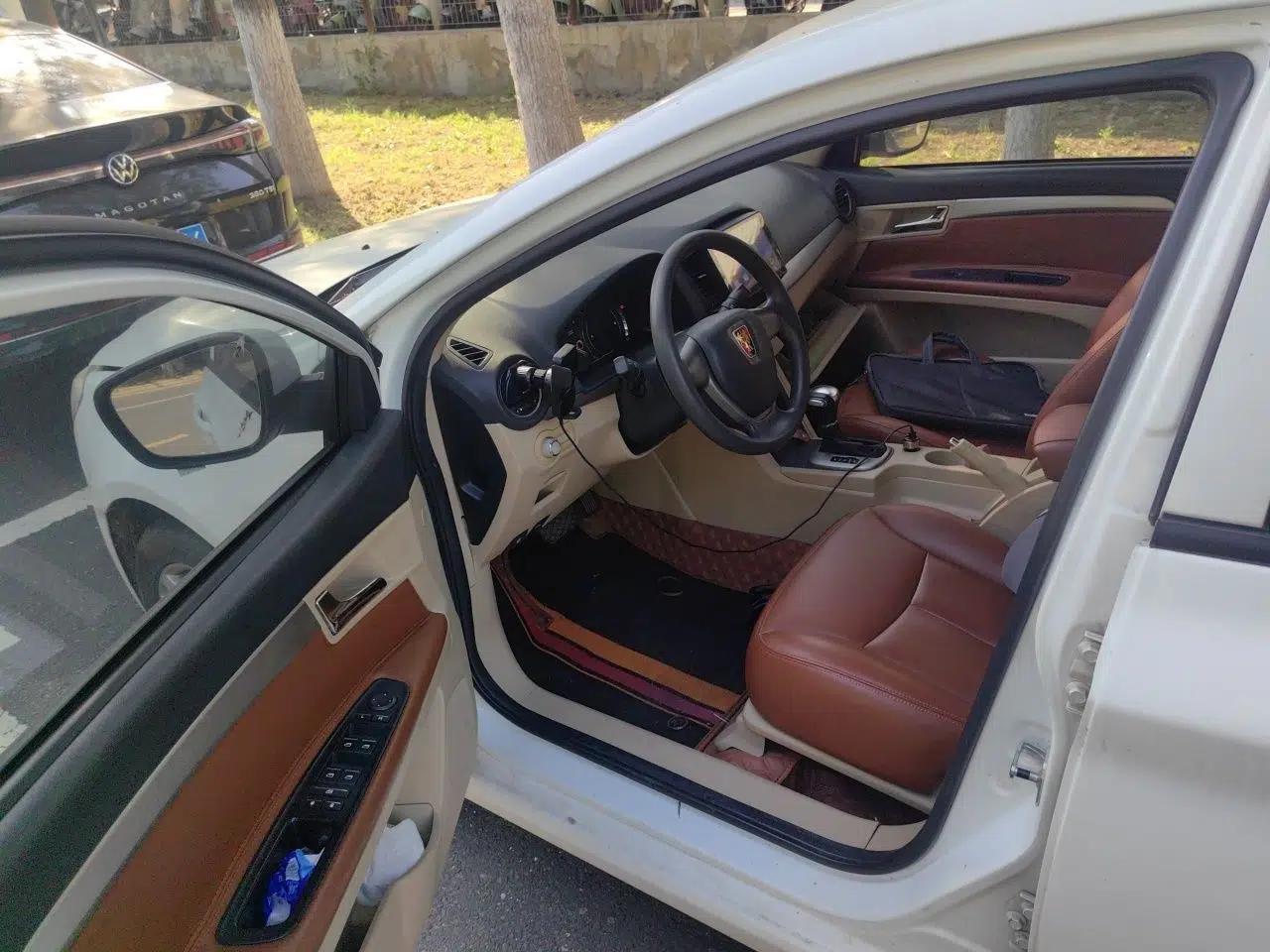 Roewe 350 2015 1.5L Automatic Luxury Sunroof Edition — миниатюра 17