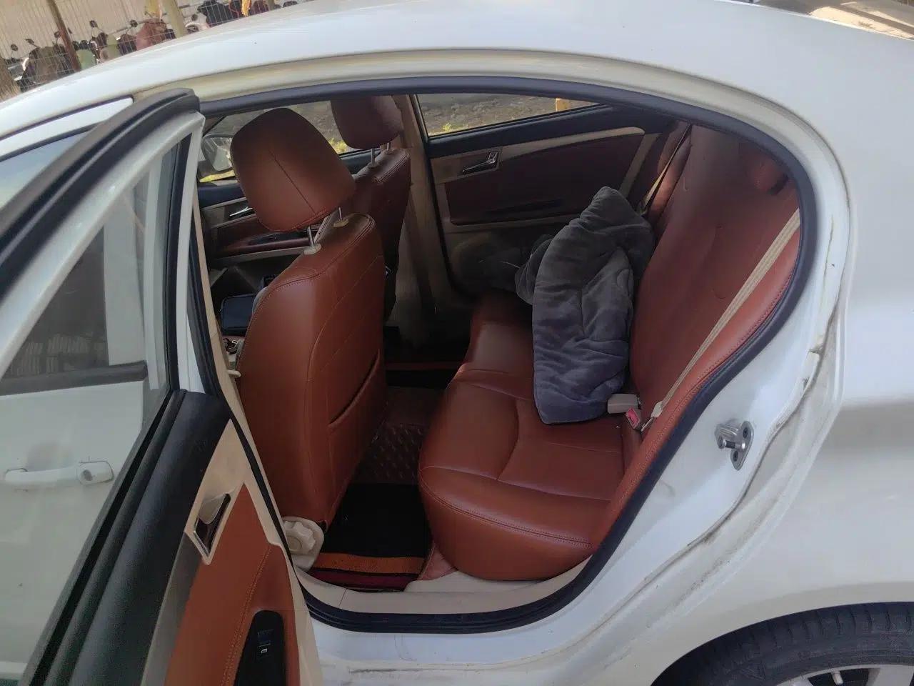 Roewe 350 2015 1.5L Automatic Luxury Sunroof Edition — миниатюра 18