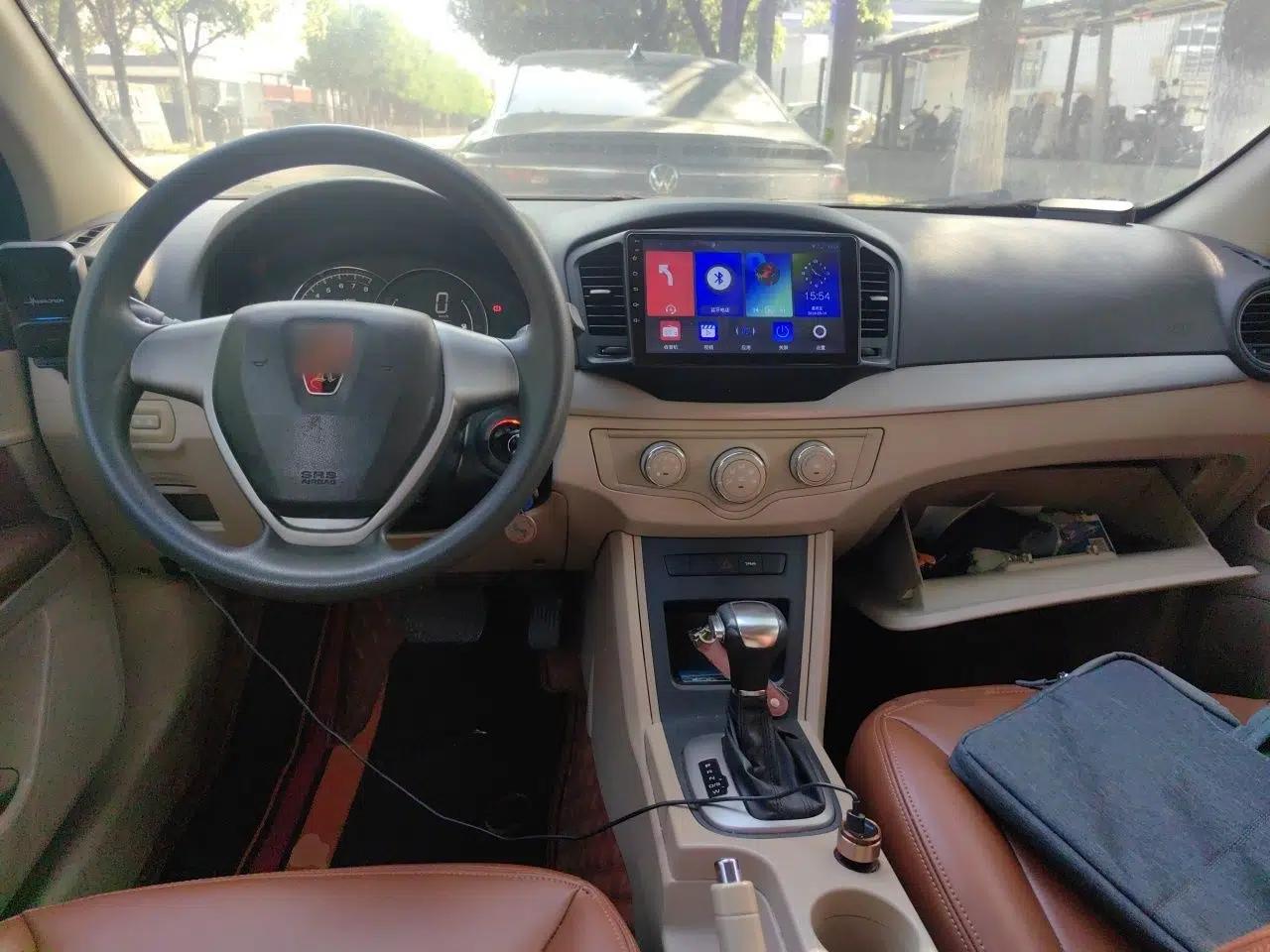 Roewe 350 2015 1.5L Automatic Luxury Sunroof Edition — миниатюра 10