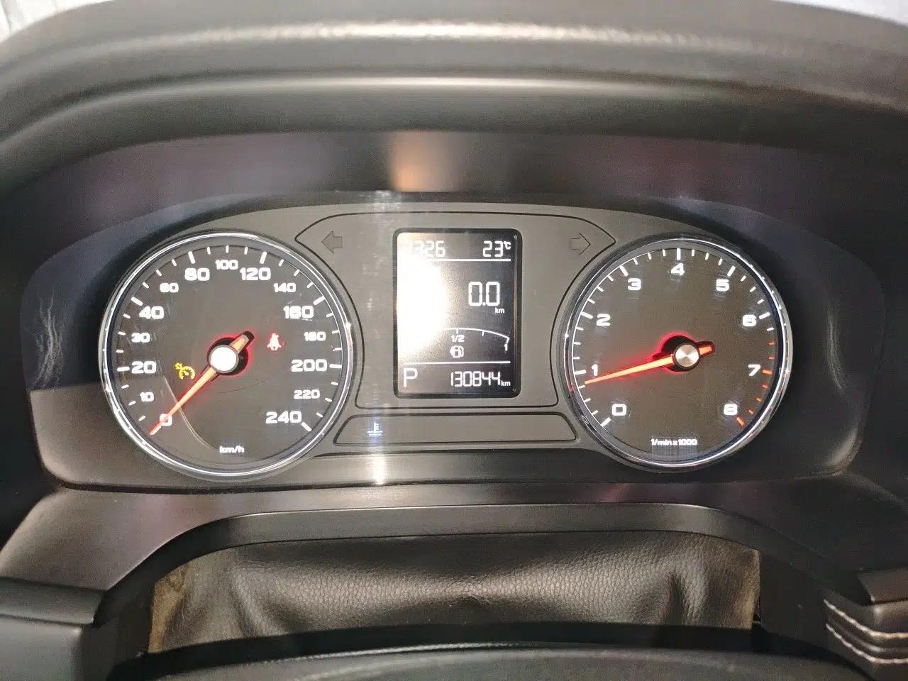 Roewe i6 2017 20T Automatic Flagship Edition — миниатюра 12